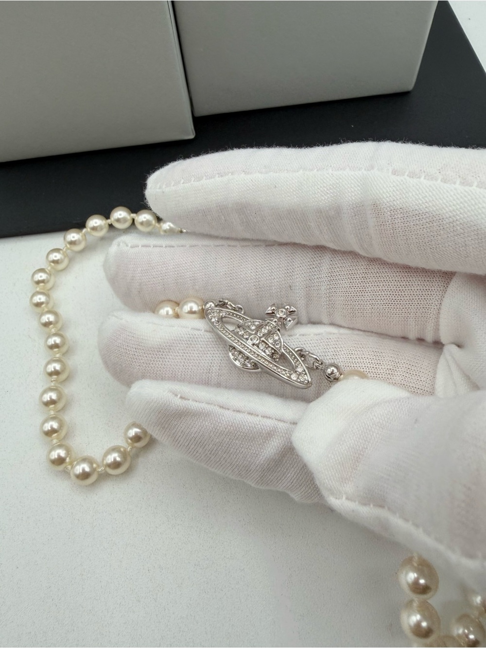 Vivienne Westwood Orb Pearl Neckalce - Picture 3 of 14